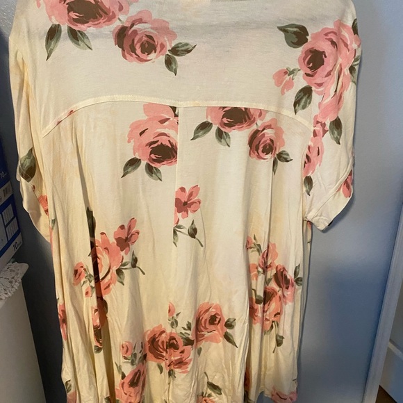 LuLaRoe Erika Tee Shirt - Picture 3 of 3